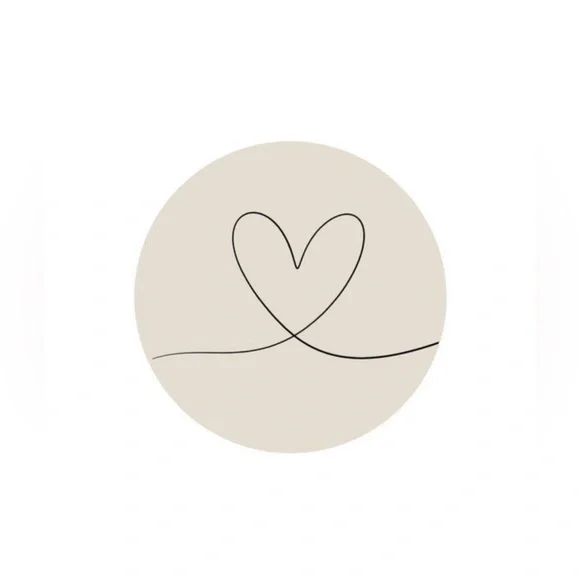 Welcome to my closet!✨ - Picture 3 of 5